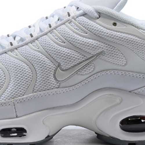 AIR MAX PLUS TN "Triple White" - Imagen 4