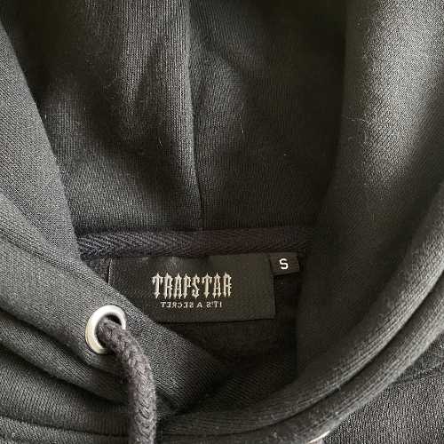 Poleron TRAPSTAR Shooters "Negro/Rojo" Bordado - Imagen 3