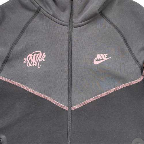 Conjunto NIKE TECH x SYNAWORLD CENTRAL CEE "Negro/Gris" Algodón Mejor Calidad - Imagen 2