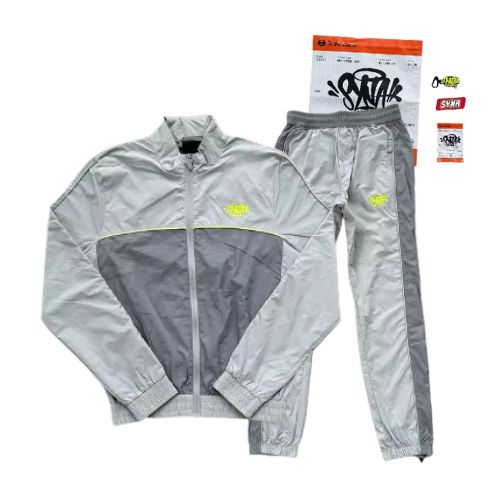 Conjunto SYNA WORLD CORTAVIENTO "Blanco/Gris" + BOLSA Y STICKERS