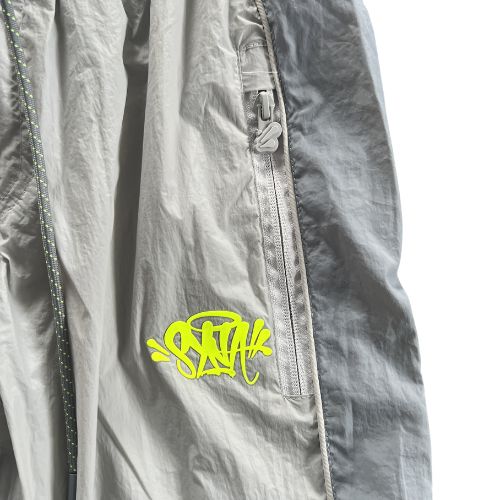 Conjunto SYNA WORLD CORTAVIENTO "Blanco/Gris" + BOLSA Y STICKERS - Imagen 8
