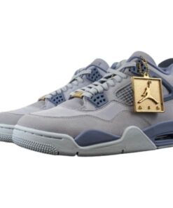 Air Jordan Retro 4 "UNC" PE First Class Celeste